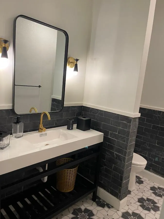 Gold Suite By Hollyhock- Executive-Level Living Louisville Lägenhet